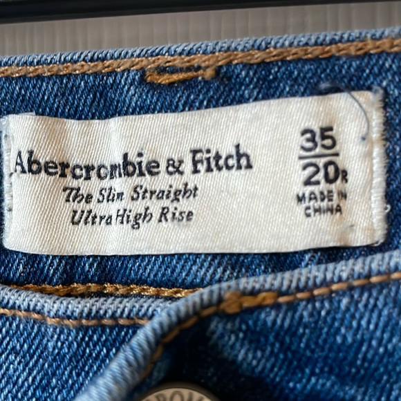 Abercrombie & Fitch Denim - Abercrombie & Fitch Curve Love jeans, size 35/20r no holes or rips